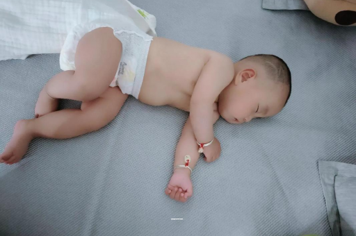 长葛宝宝拉屎有黑色颗粒